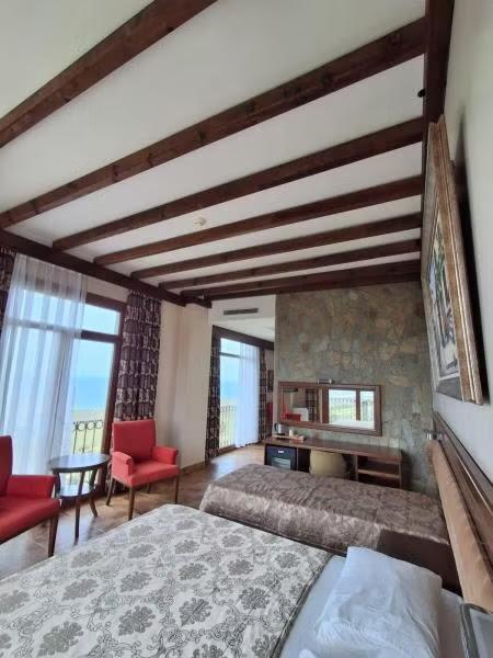 Manzaralı berjer ve dinlenme köşesi