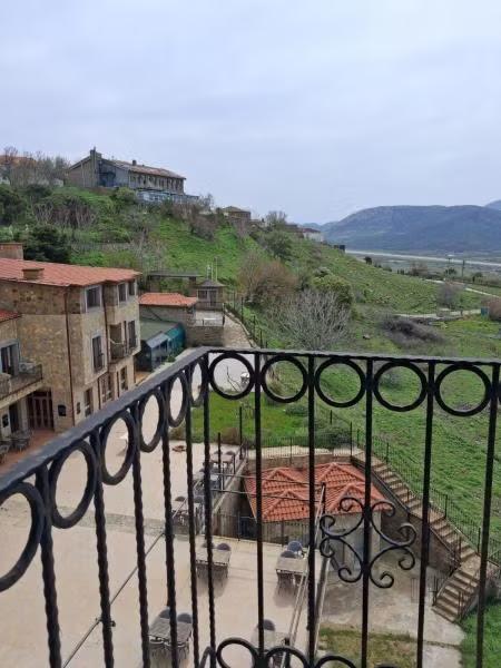 TV ünitesi ve çalışma masası