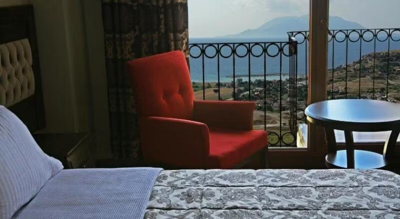 Oturma köşesi ve balkon manzarası