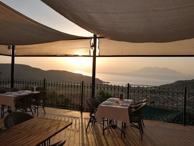 Manzaralı teras restoran