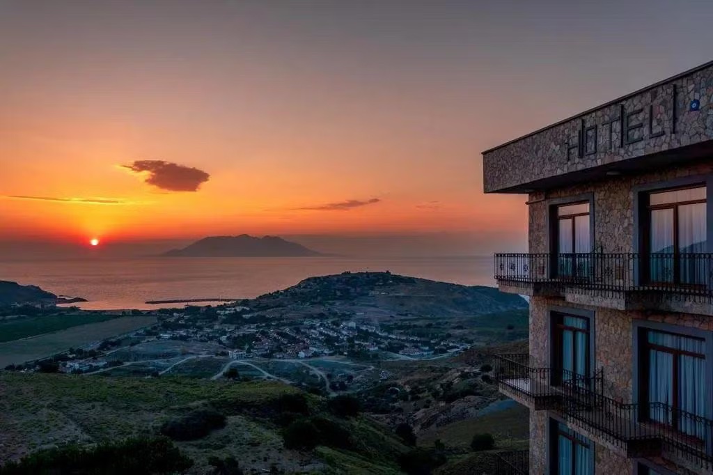 Otelden Ege gün batımı
